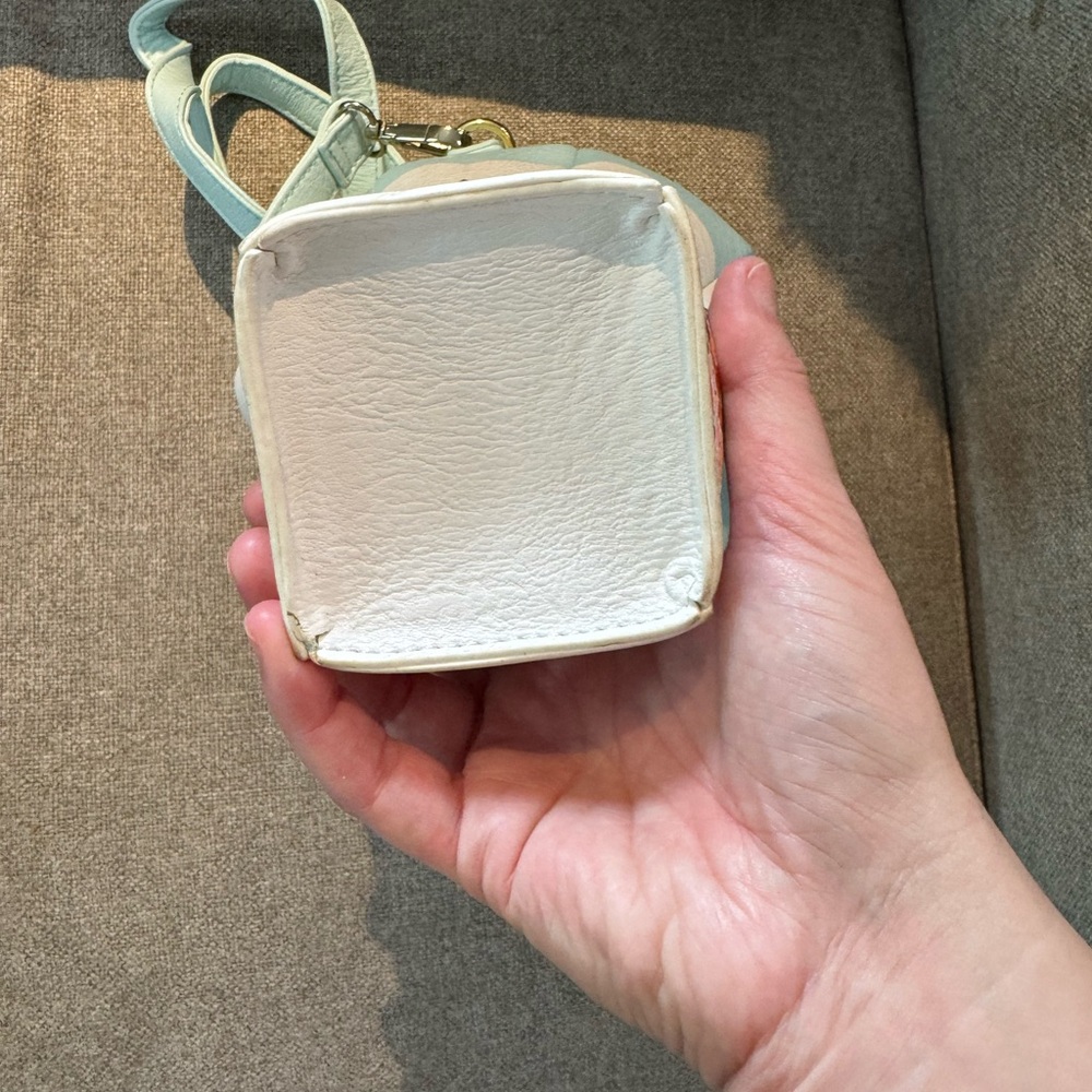 Disney parks “it’s a small world” hot air balloon crossbody purse - Picture 8 of 10